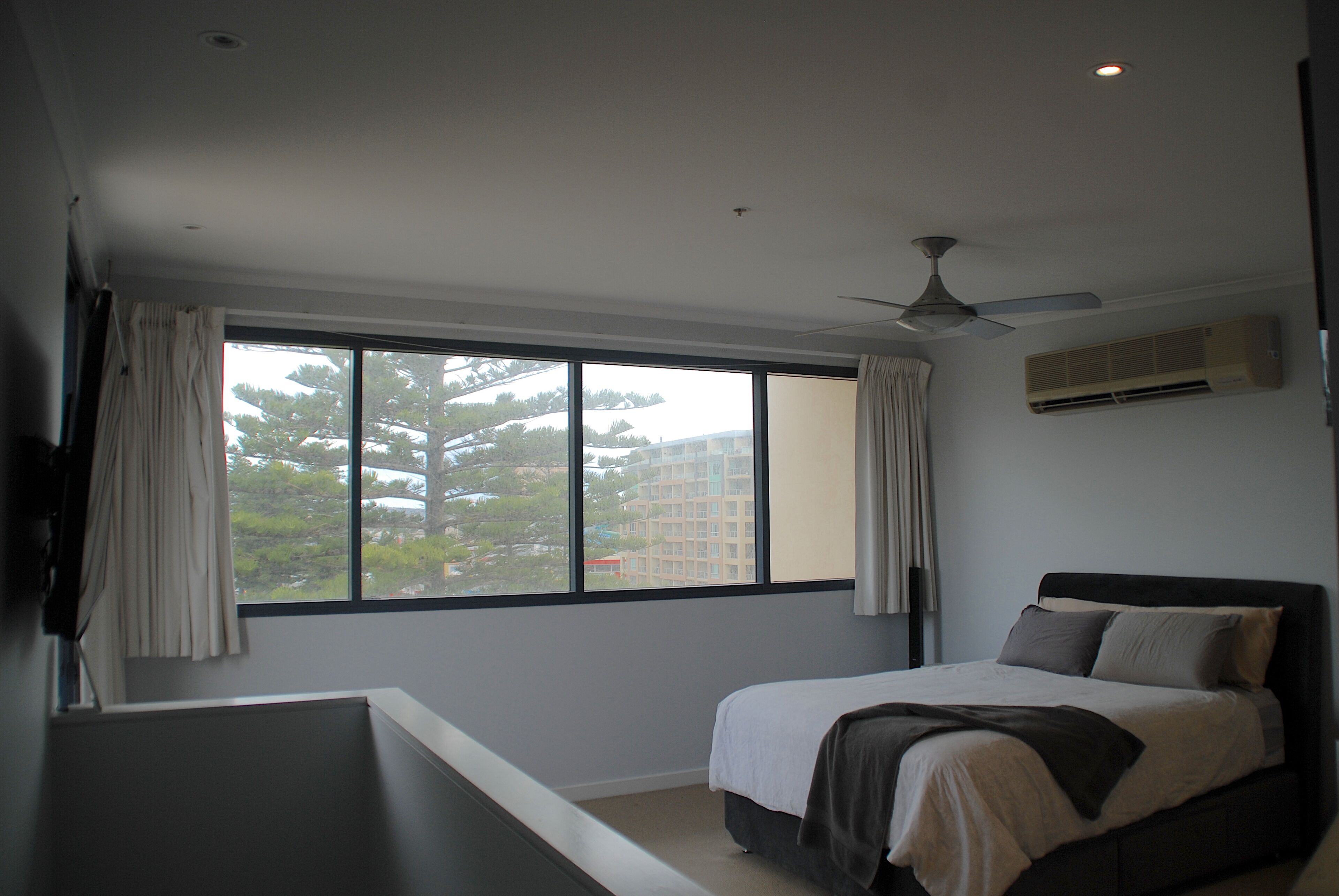 Glenelg Penthouse with BEACH & Park views -wifi parking  — image 8