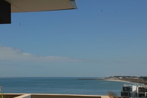 Property grounds - Glenelg Penthouse with BEACH & Park views -wifi parking  (Glenelg)