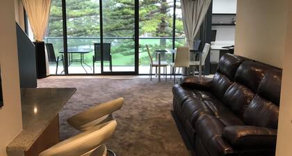 Glenelg Penthouse with BEACH & Park views -wifi parking