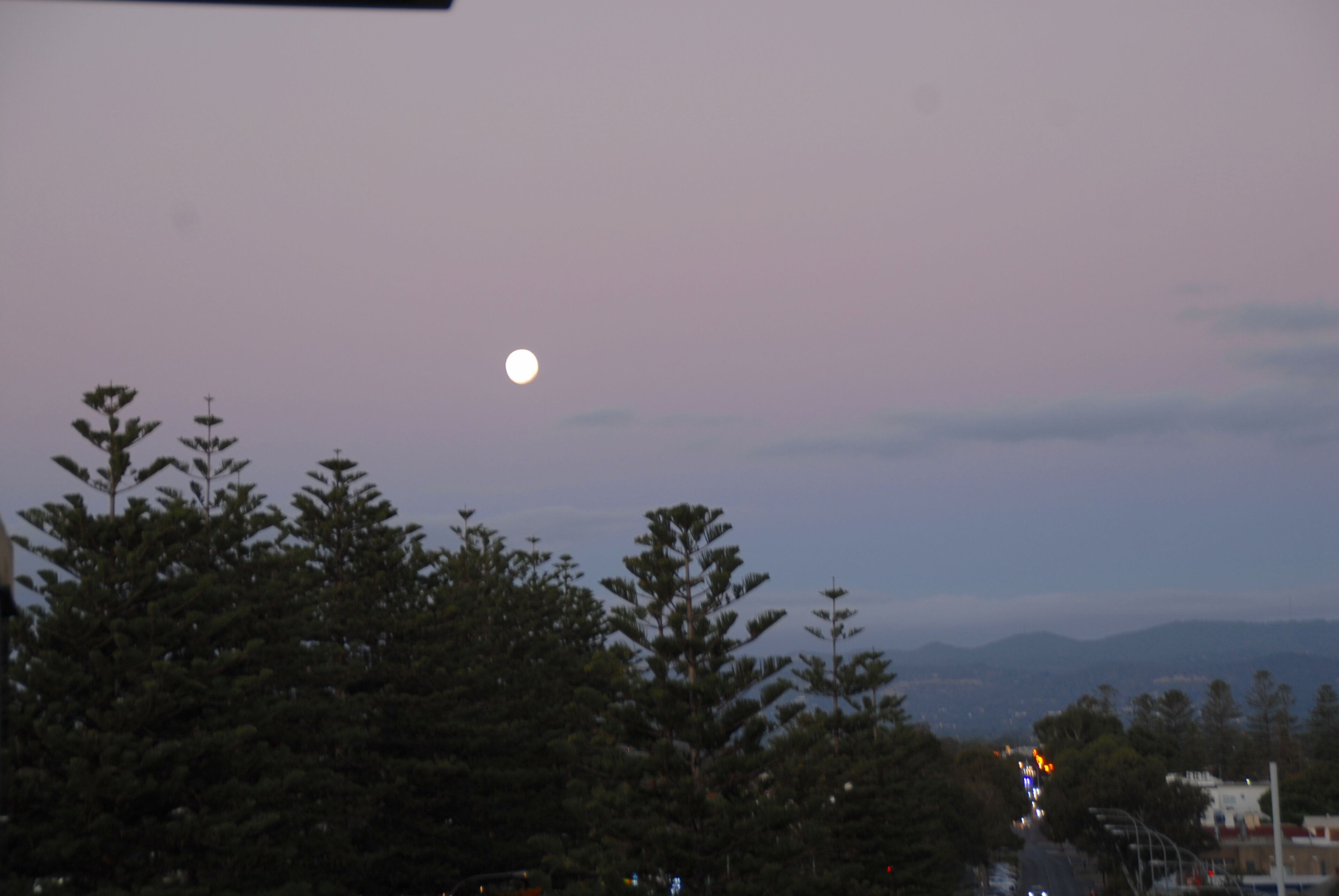 Glenelg Penthouse with BEACH & Park views -wifi parking  — image 2