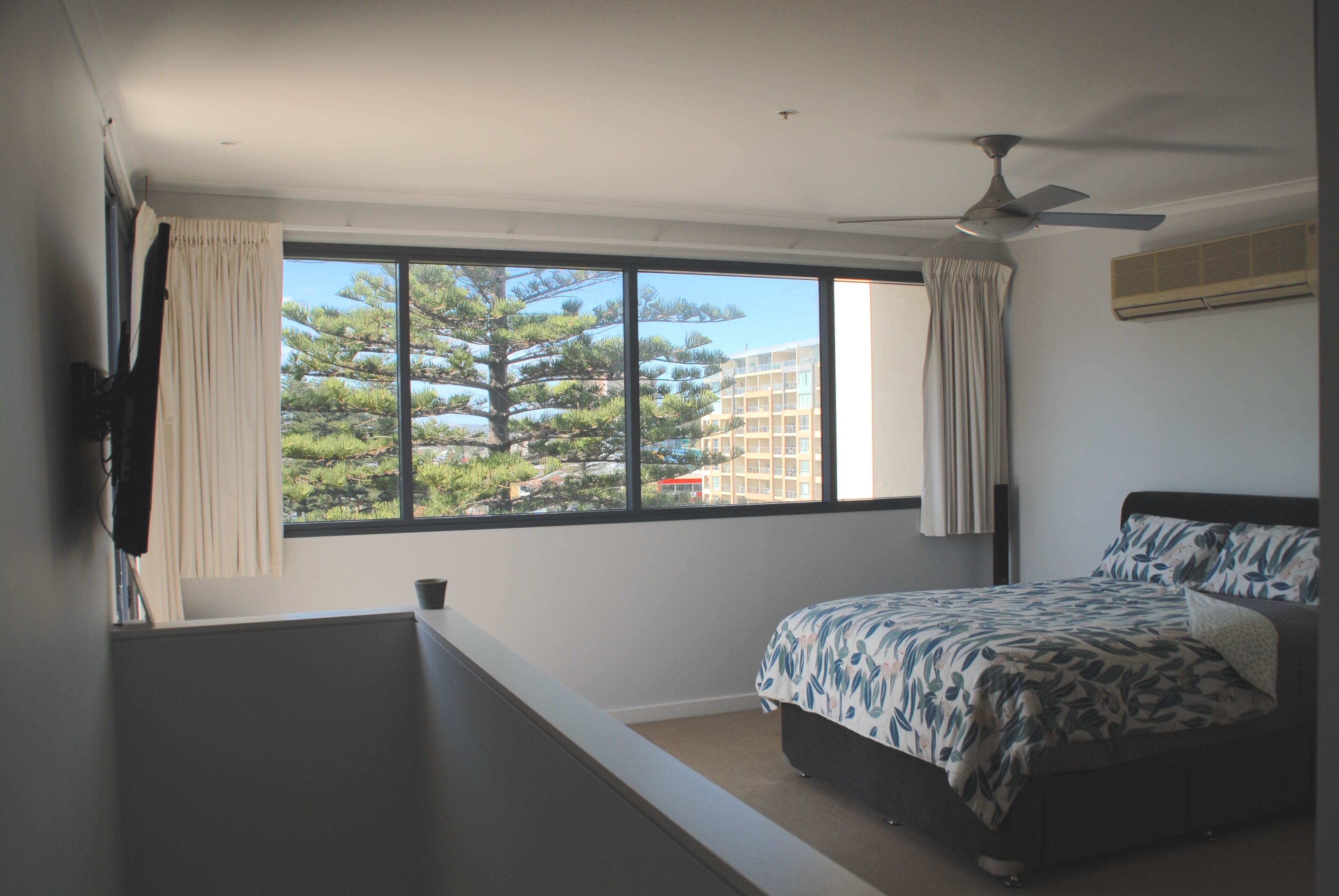 Glenelg Penthouse with BEACH & Park views -wifi parking  — image 7