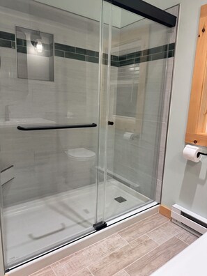 Combined shower/tub, hair dryer, towels, soap