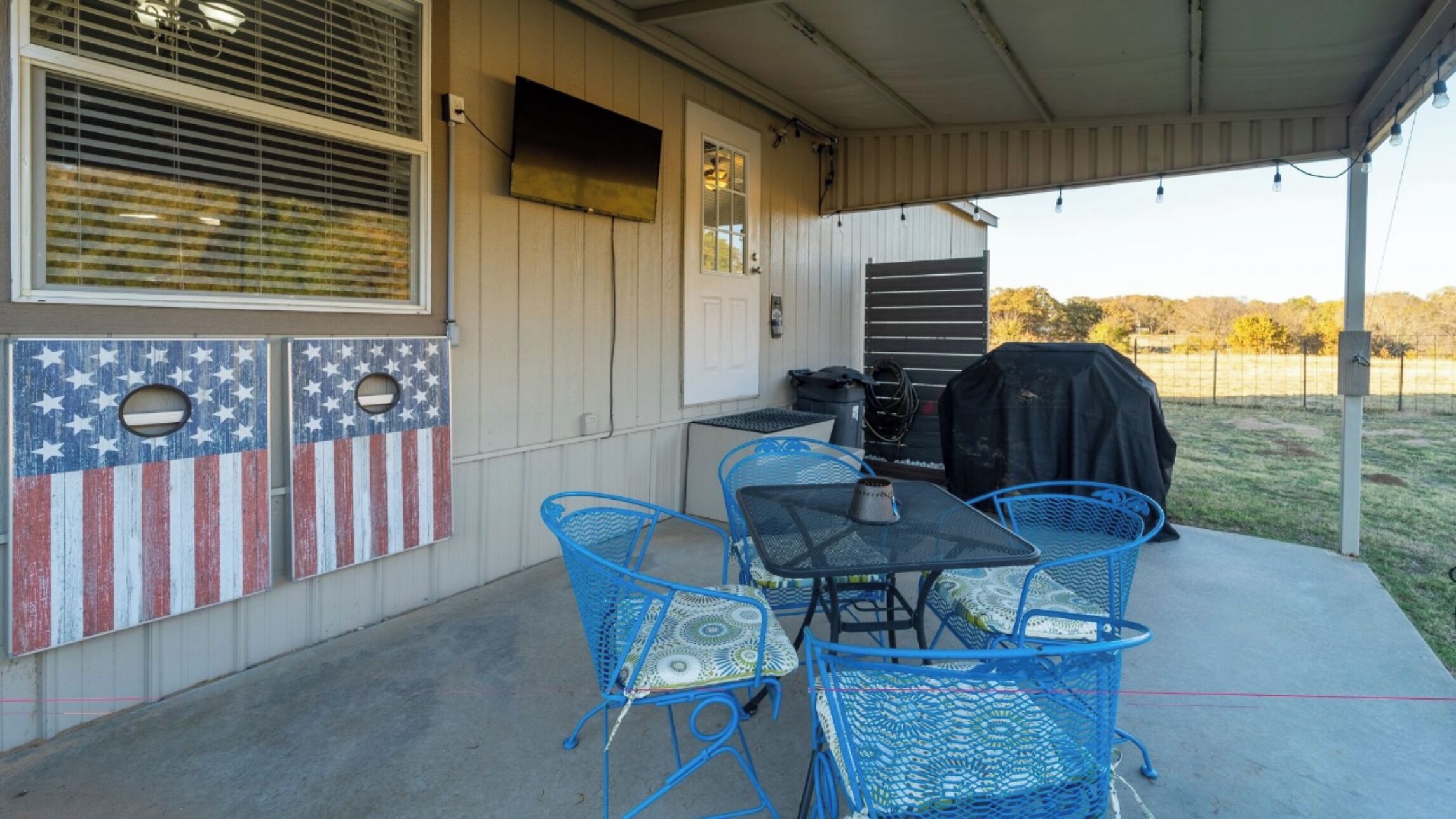 屋外ダイニングエリア