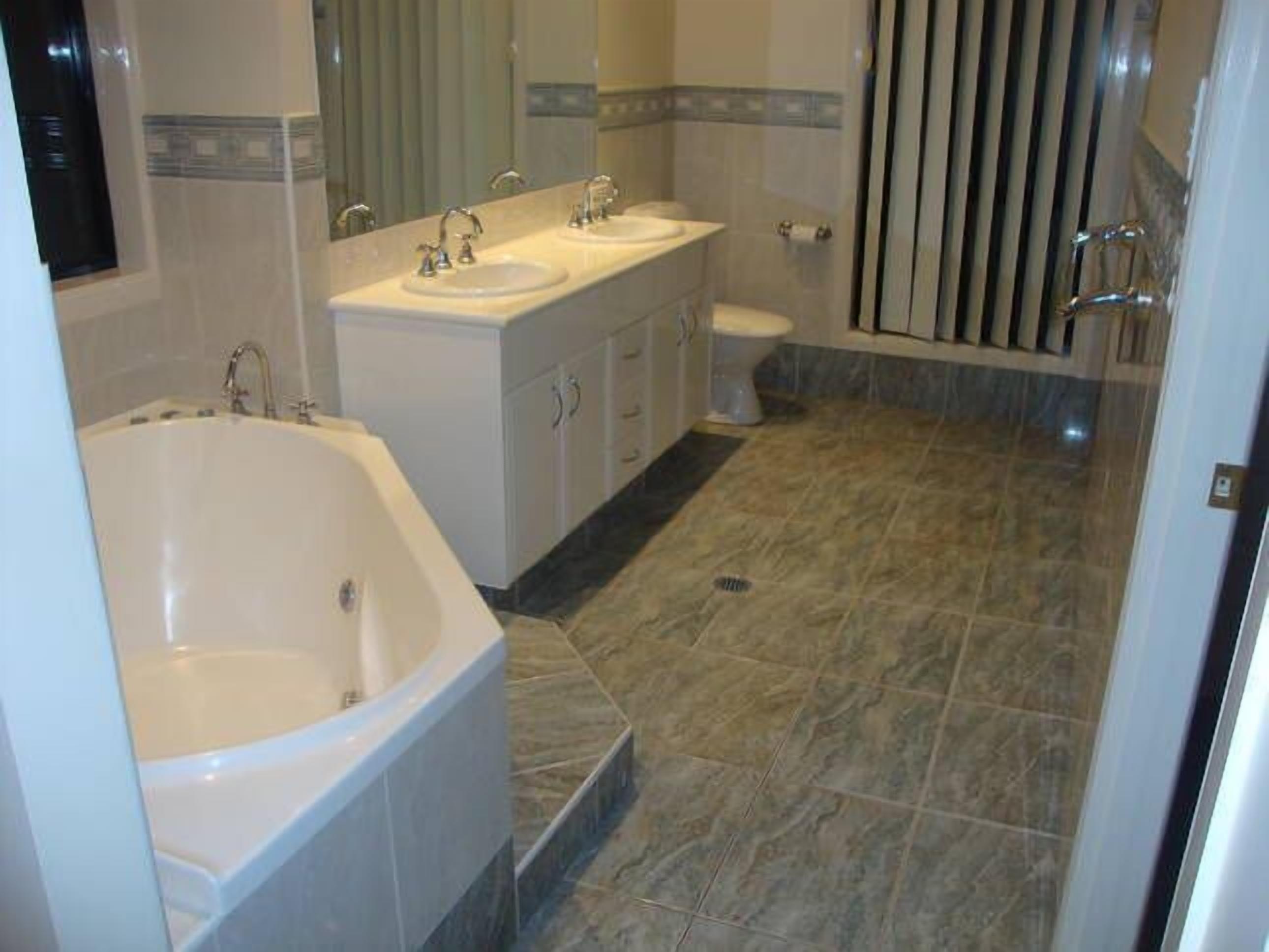 Kooroora House -Spa Bath-Pool- Billard Table — image 22