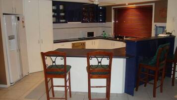 KylskÄp, mikrovÄgsugn, ugn och spishÀll