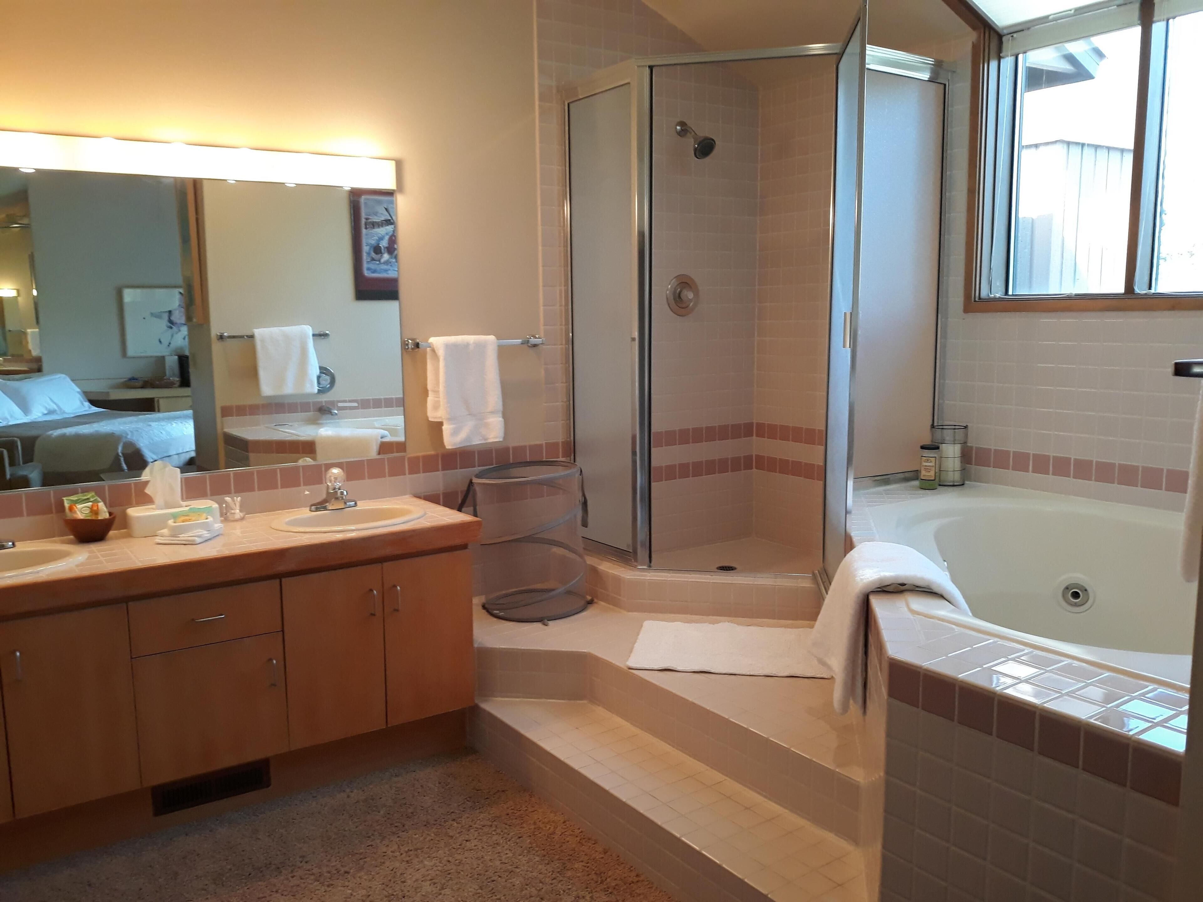 UPSTAIRS MASTER SUITE ON THE 6TH GREEN