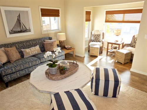 Adorable Naples Island Retreat