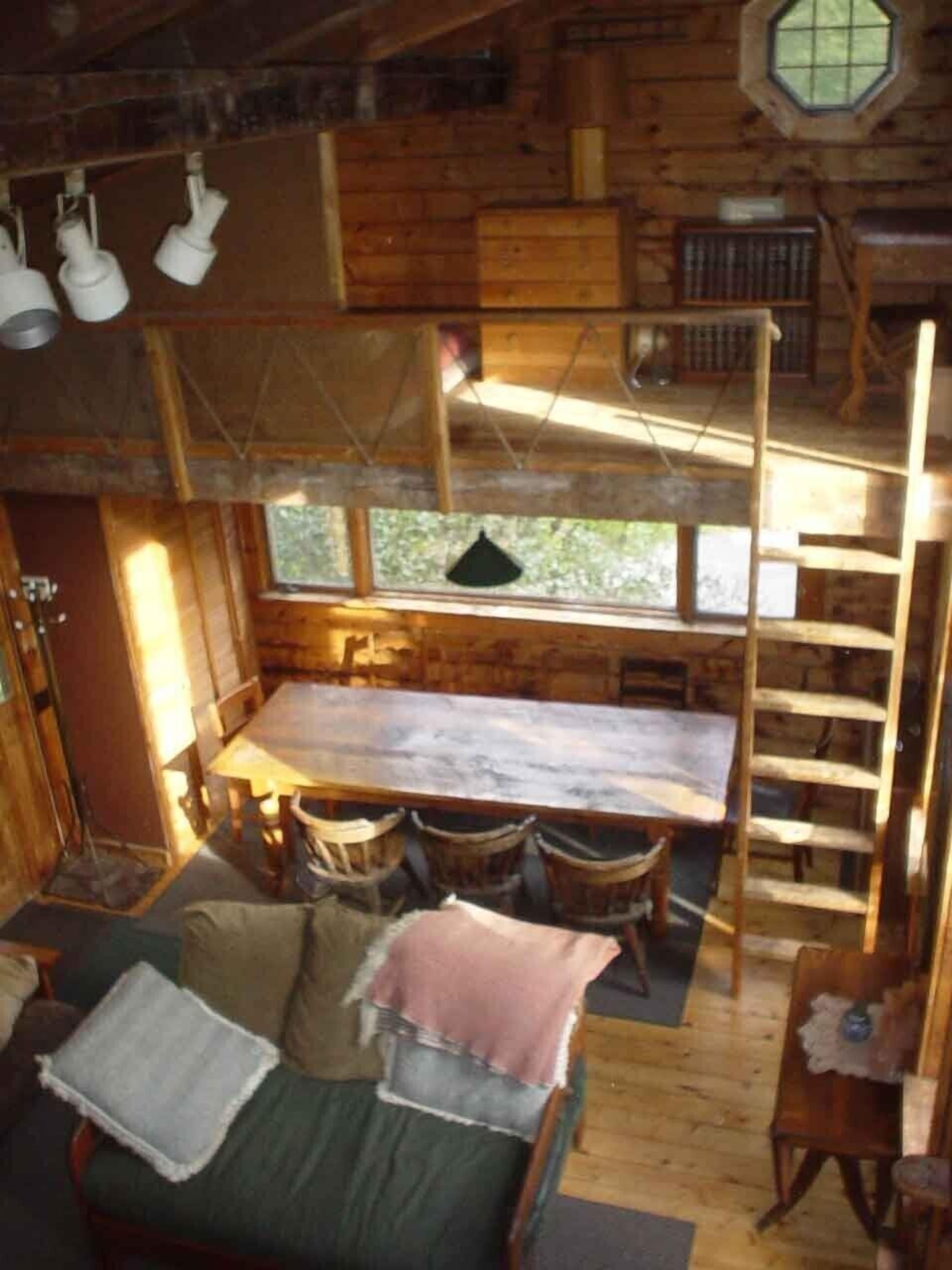 All Season Three Level Log Vacation Home On 21 Acres Between Okemo & Killington!