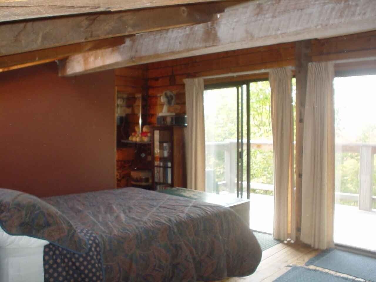 All Season Three Level Log Vacation Home On 21 Acres Between Okemo & Killington!