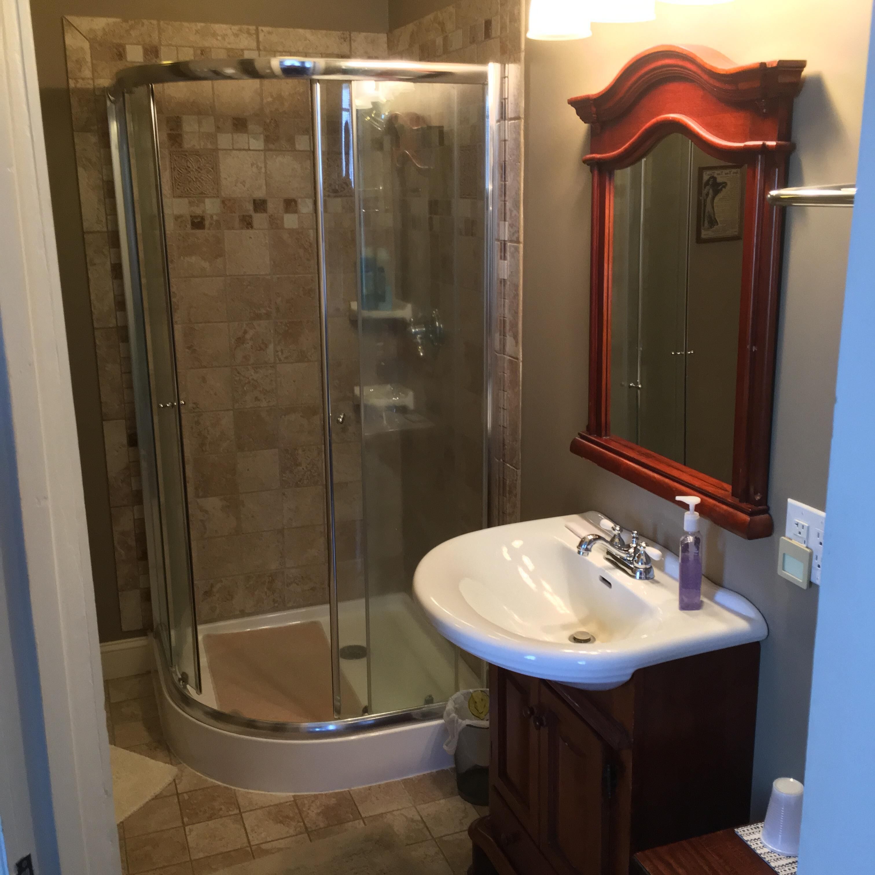 Room in a beautiful historic home near scenic downtown and waterfront