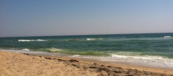 Katama House w/Guest House w/AC South Beach heated pool. 
Summer weeks avail. 
