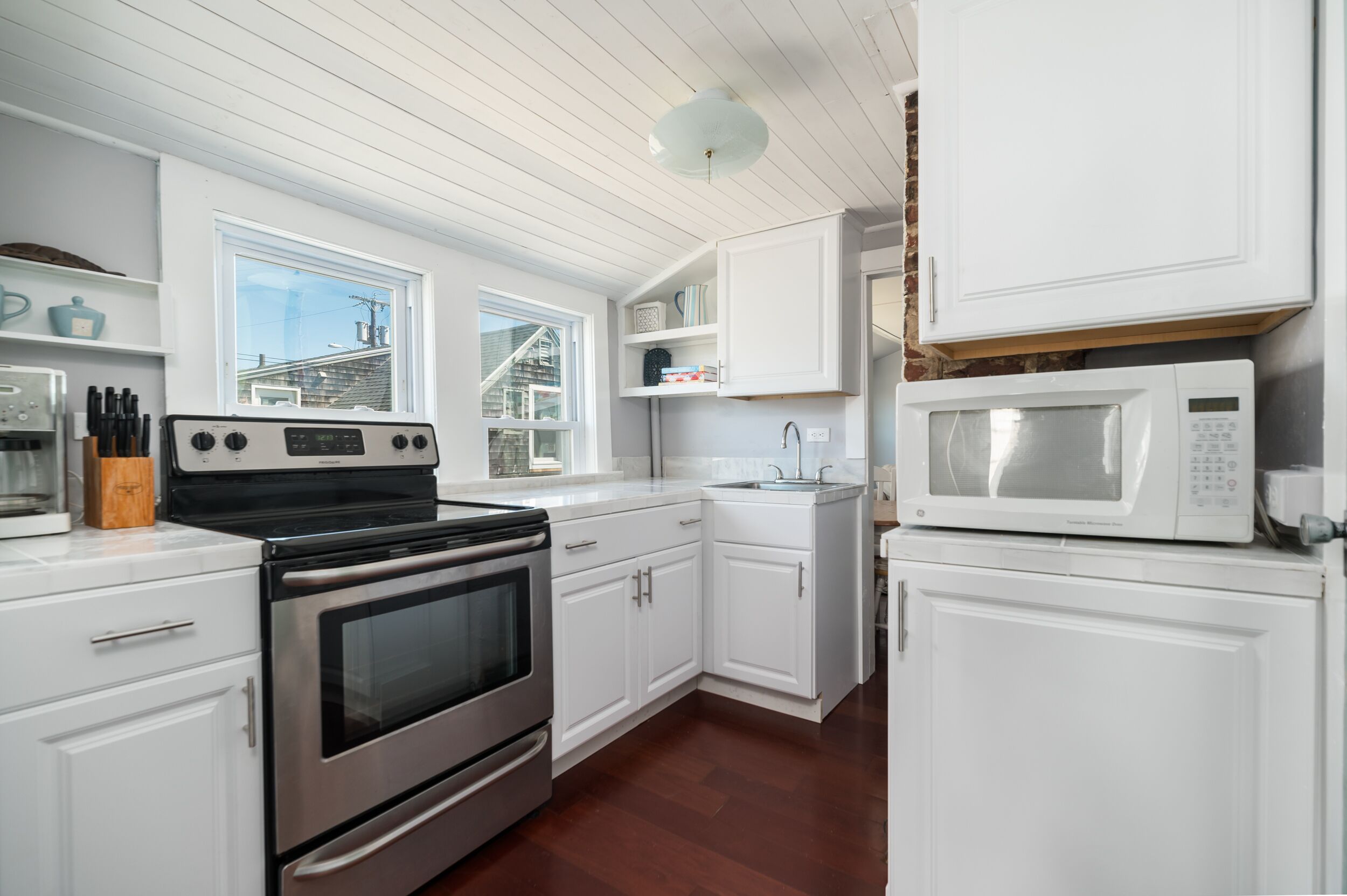 Charming 3 bdrm Apartment in Heart of Rockport-Bearskin Neck-Walk to Beach -WiFi