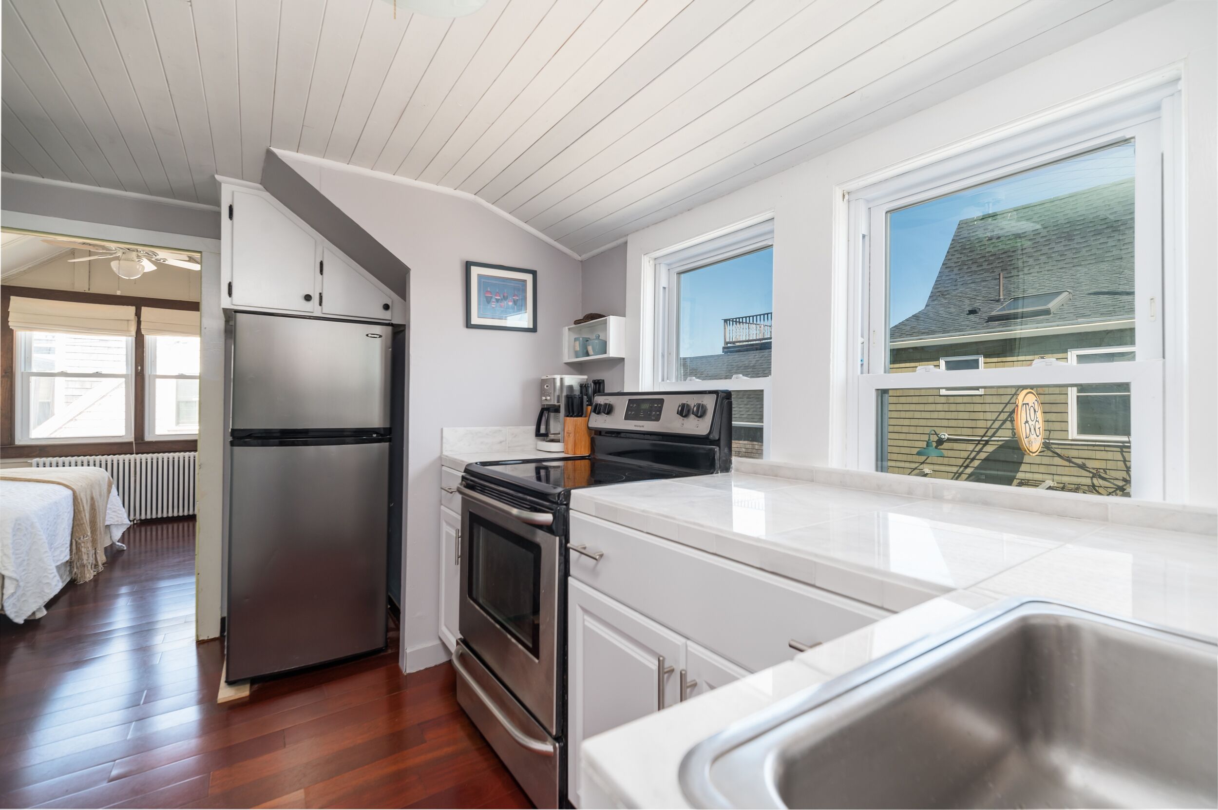 Charming 3 bdrm Apartment in Heart of Rockport-Bearskin Neck-Walk to Beach -WiFi