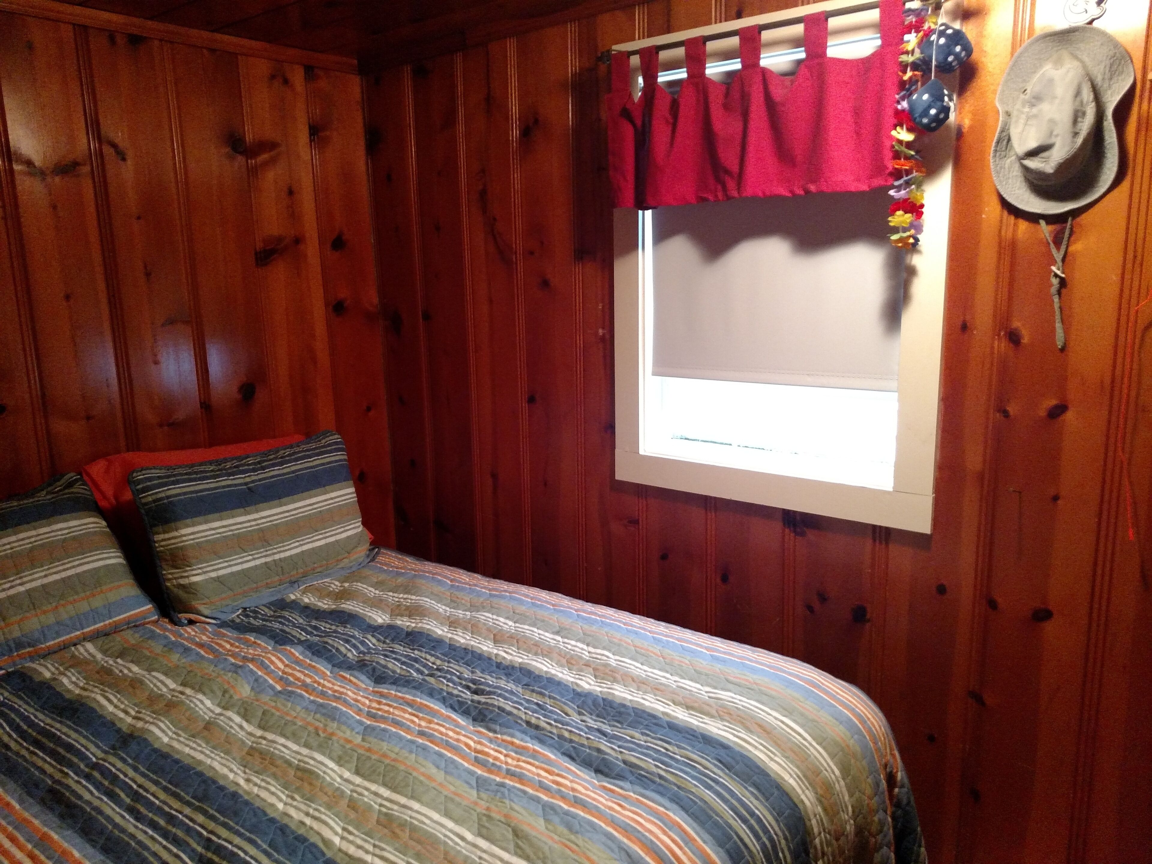 Lake Wawasee- Morrison Island. Updated 2 Bed, 1Bath Cute Cottage on the water