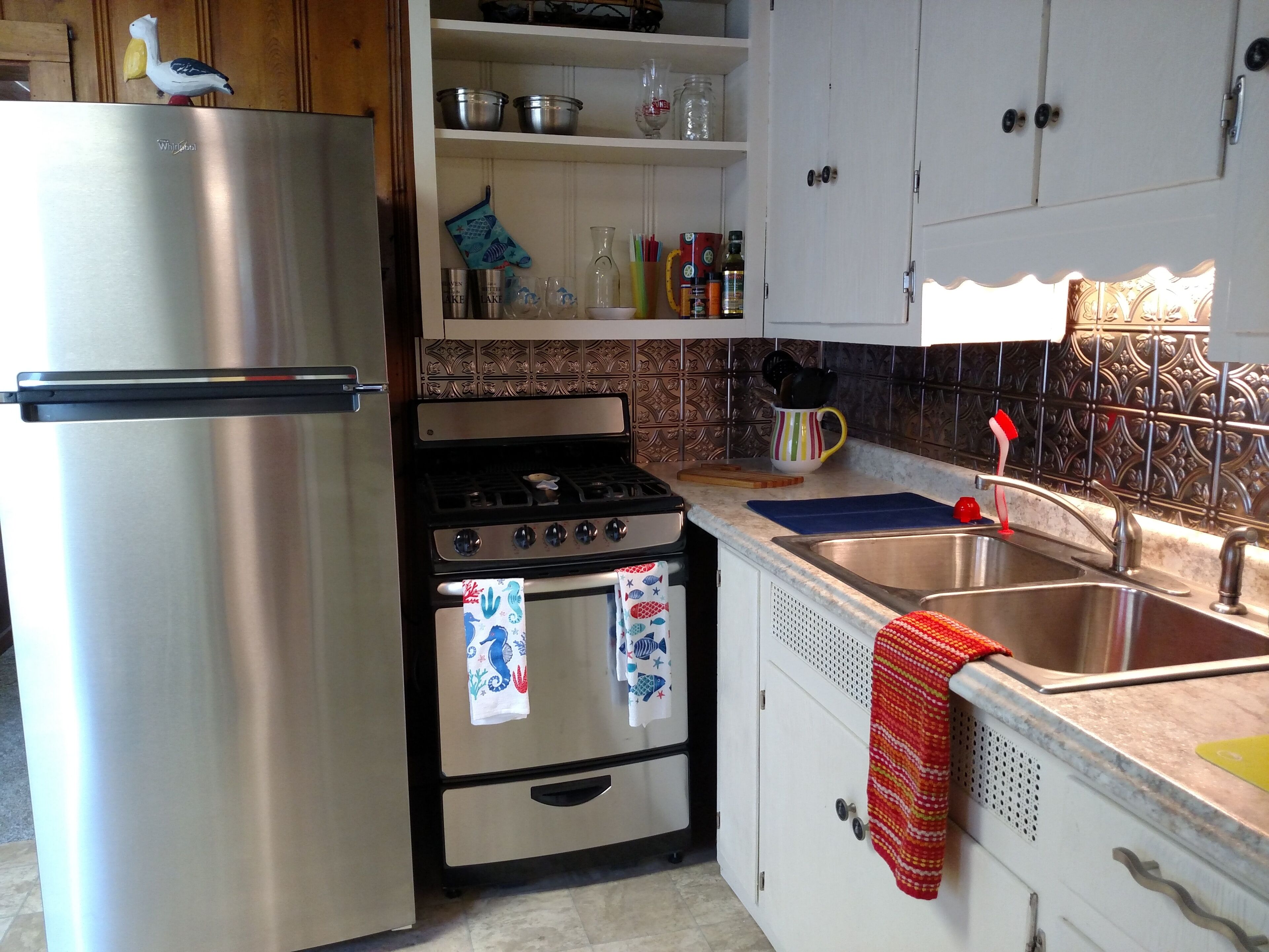 Lake Wawasee- Morrison Island. Updated 2 Bed, 1Bath Cute Cottage on the water