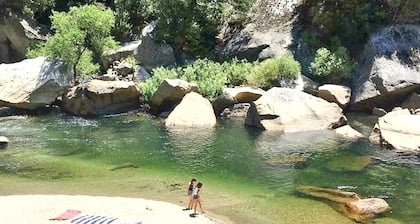 Suuri lomakoti, entinen B & B, Yosemiten sisällä