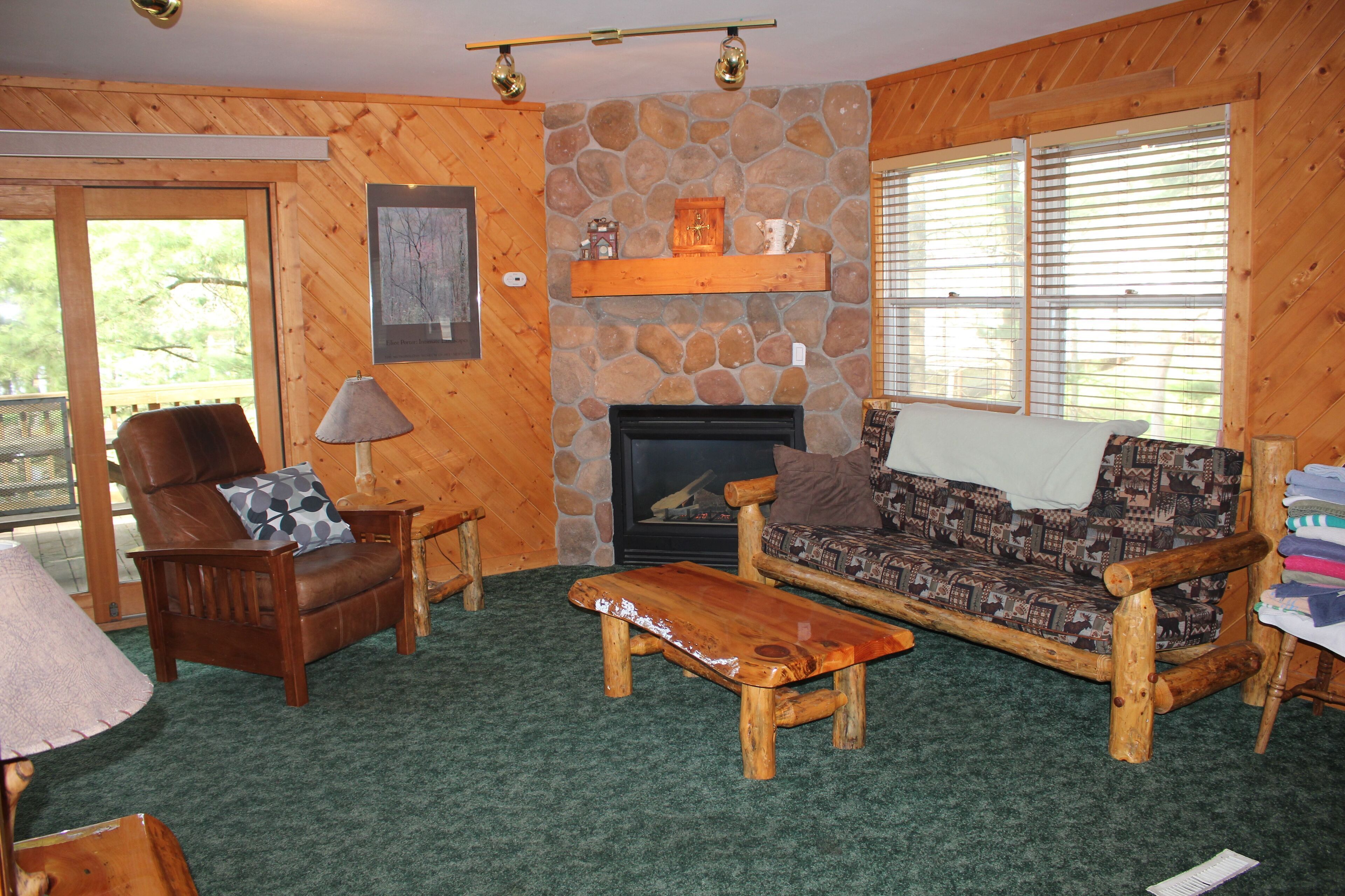 Pine Bay Lodge-on Lake Delton-in the Heart of the Dells