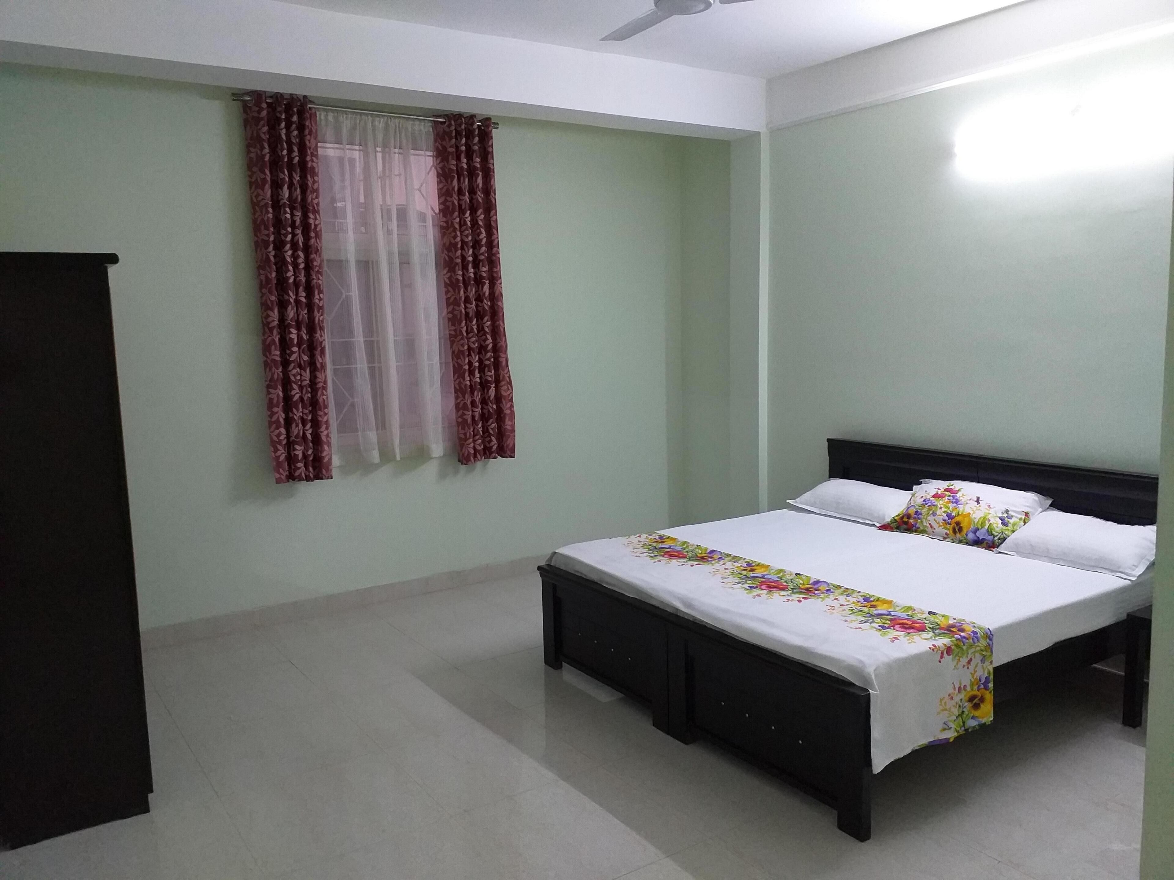 3 Bedrooms, Hall and Kitchen, Apt 4, Beautifully Furnished Apartment