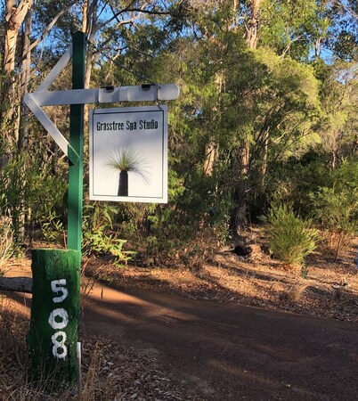 Grasstree Spa Studio at River Trails