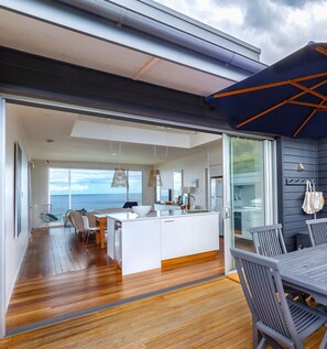 Outdoor dining - 'Coopernook' absolute beachfront property on Blueys Beach (Blueys Beach)