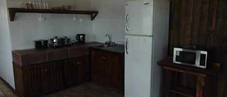 ثلاجة، ميكروويف، فرن، مستلزمات طهي/أطباق/أوعية