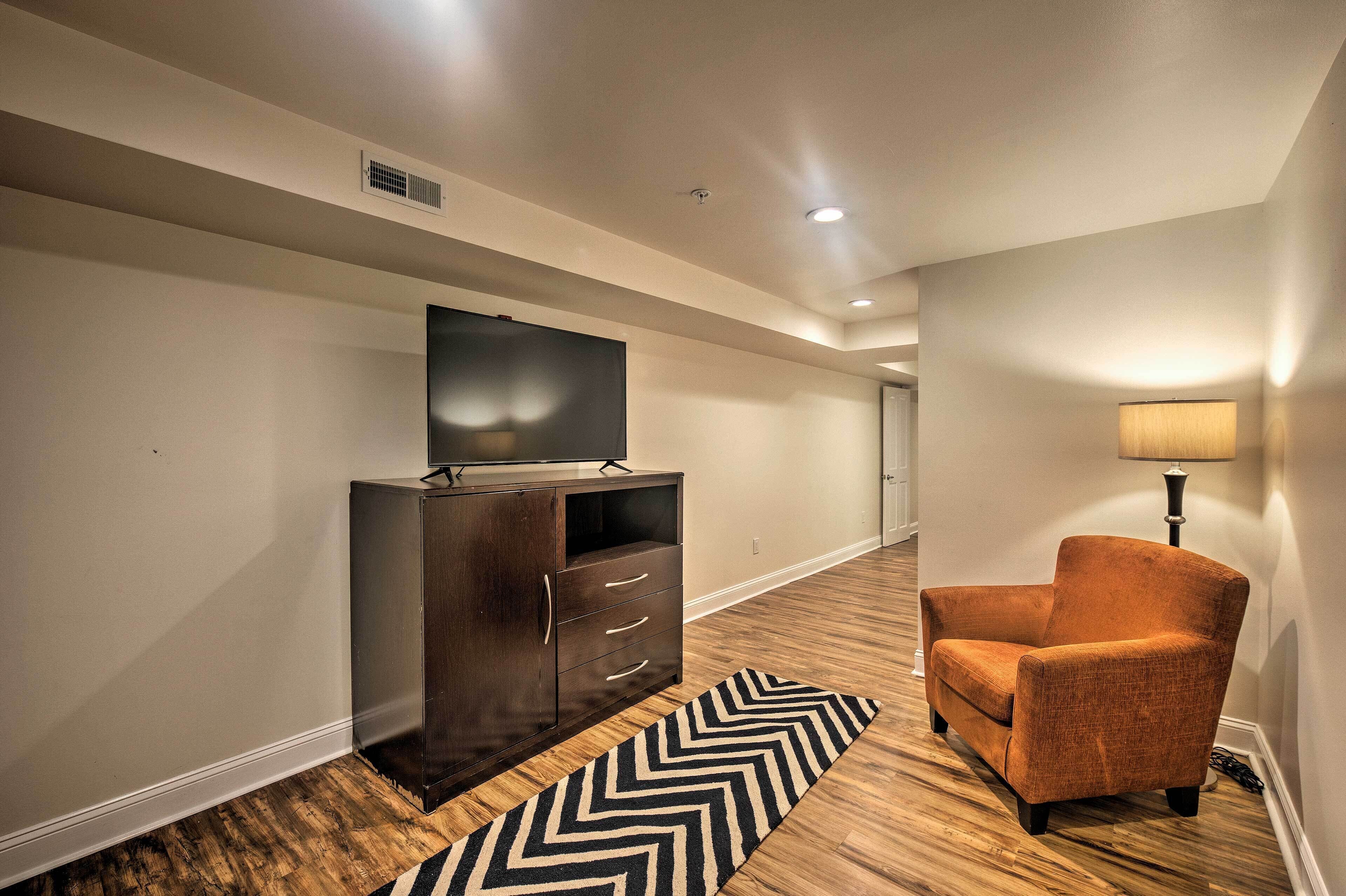 Philadelphia Apartment: Walk to Bus & Train Stops!