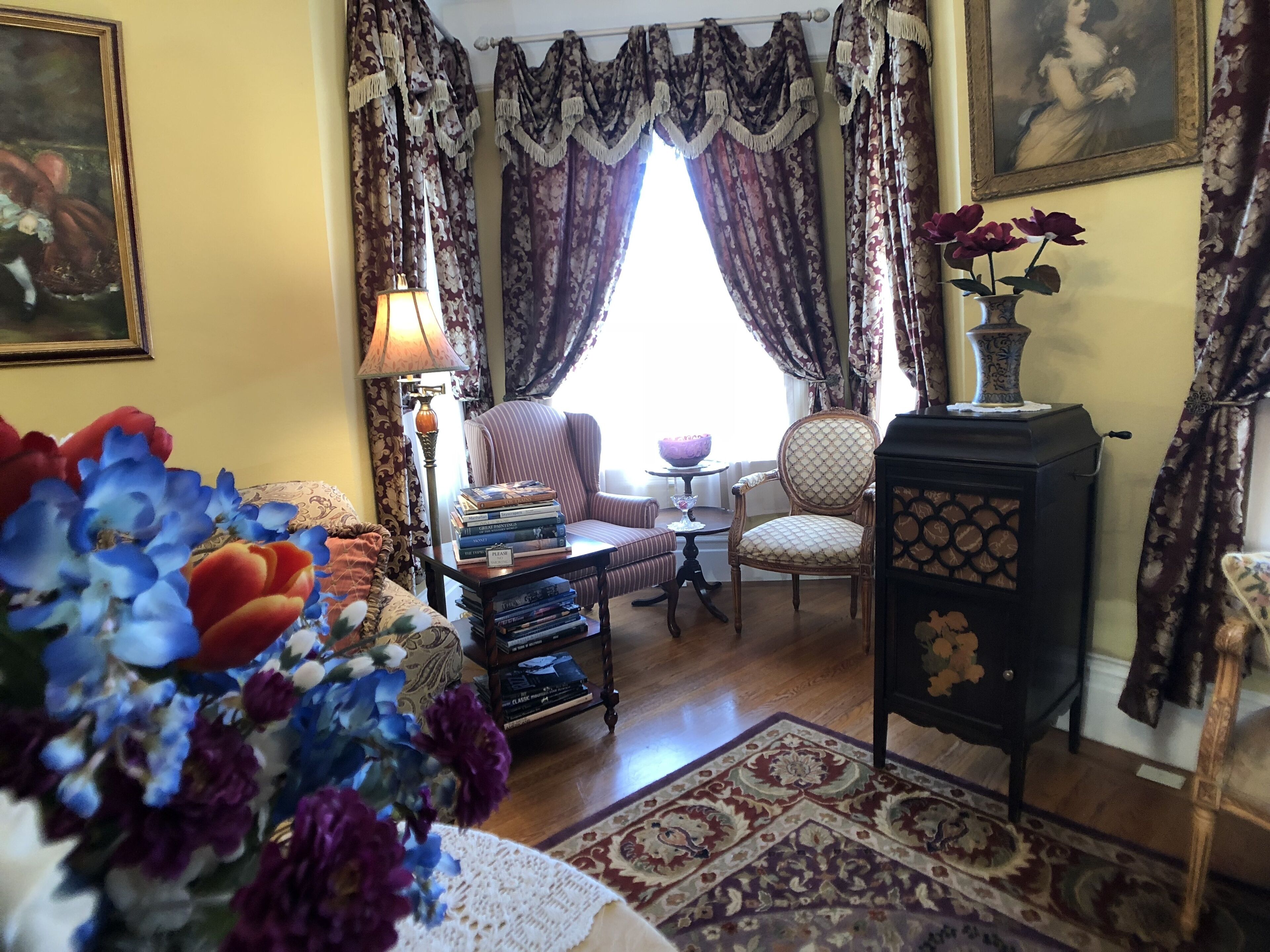 'De Mar House'- Historic Victorian Residence "Stroll Downtown Napa!"