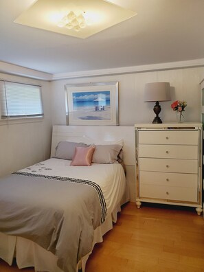 1 chambre, fer et planche à repasser, accès au Wi-Fi (inclus)