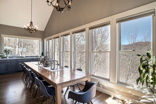 Asheville-Million Dollar Views, Hot Tub, Theatre Room, Billiards, Sleeps 16