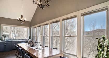 Asheville-Million Dollar Views, Hot Tub, Theatre Room, Billiards, Sleeps 16