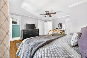 7 bedrooms, desk, iron/ironing board, WiFi