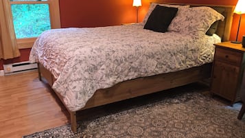 2 bedrooms, iron/ironing board, WiFi (free), bed sheets