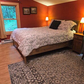 2 bedrooms, iron/ironing board, WiFi (free), bed sheets - Bears Den: Private, Comfortable, Well Kept Cottage w Hot Tub overlooking River. (Barnardsville)