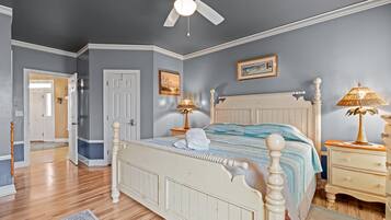 6 室のベッドルーム、デスク、アイロン / アイロン台、旅行用ベビーベッド