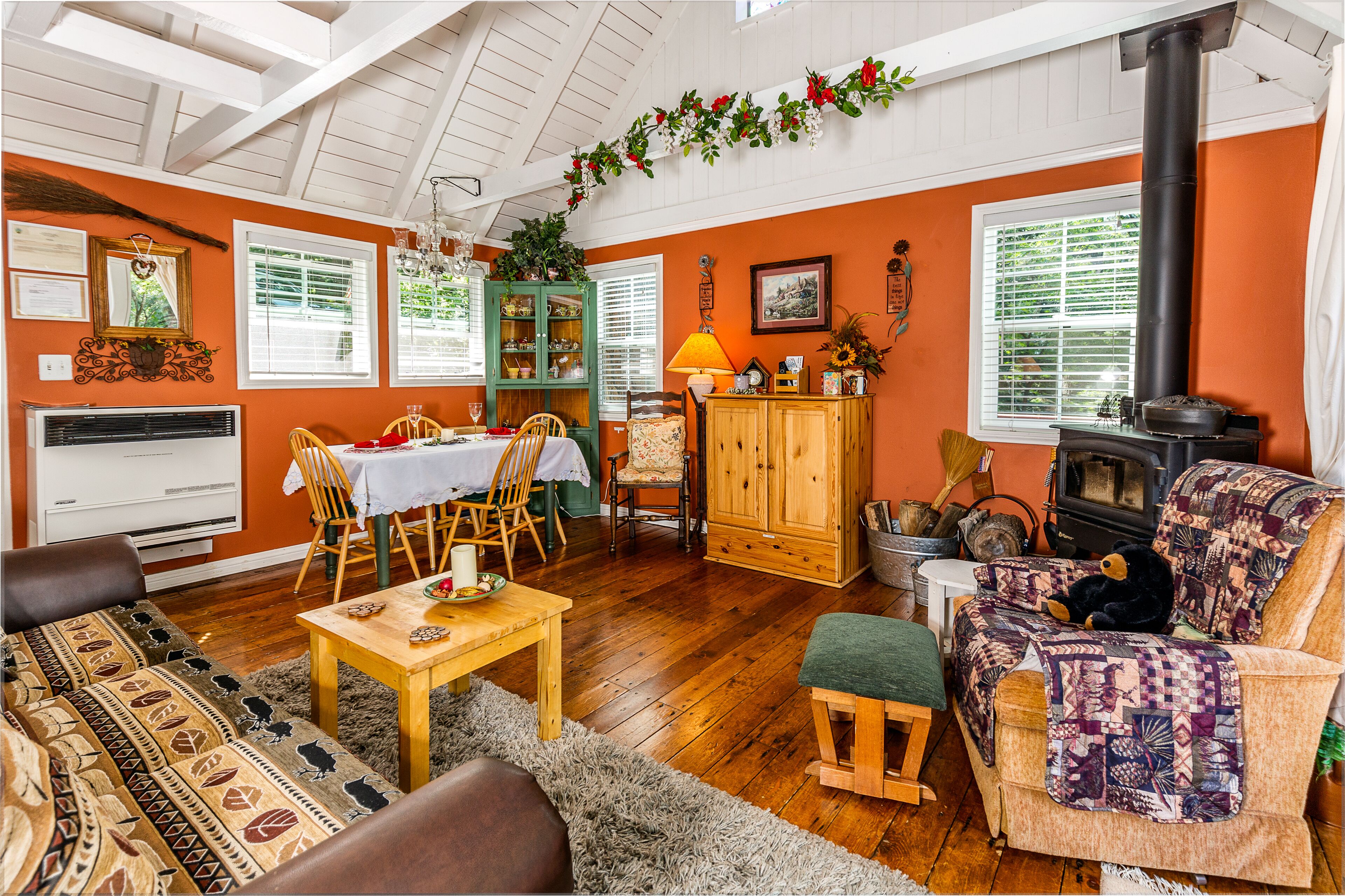 NEW DISC of 50.00 per nite/Hot Tub/Propane Fire Pit-Use of Lake Membership Card 