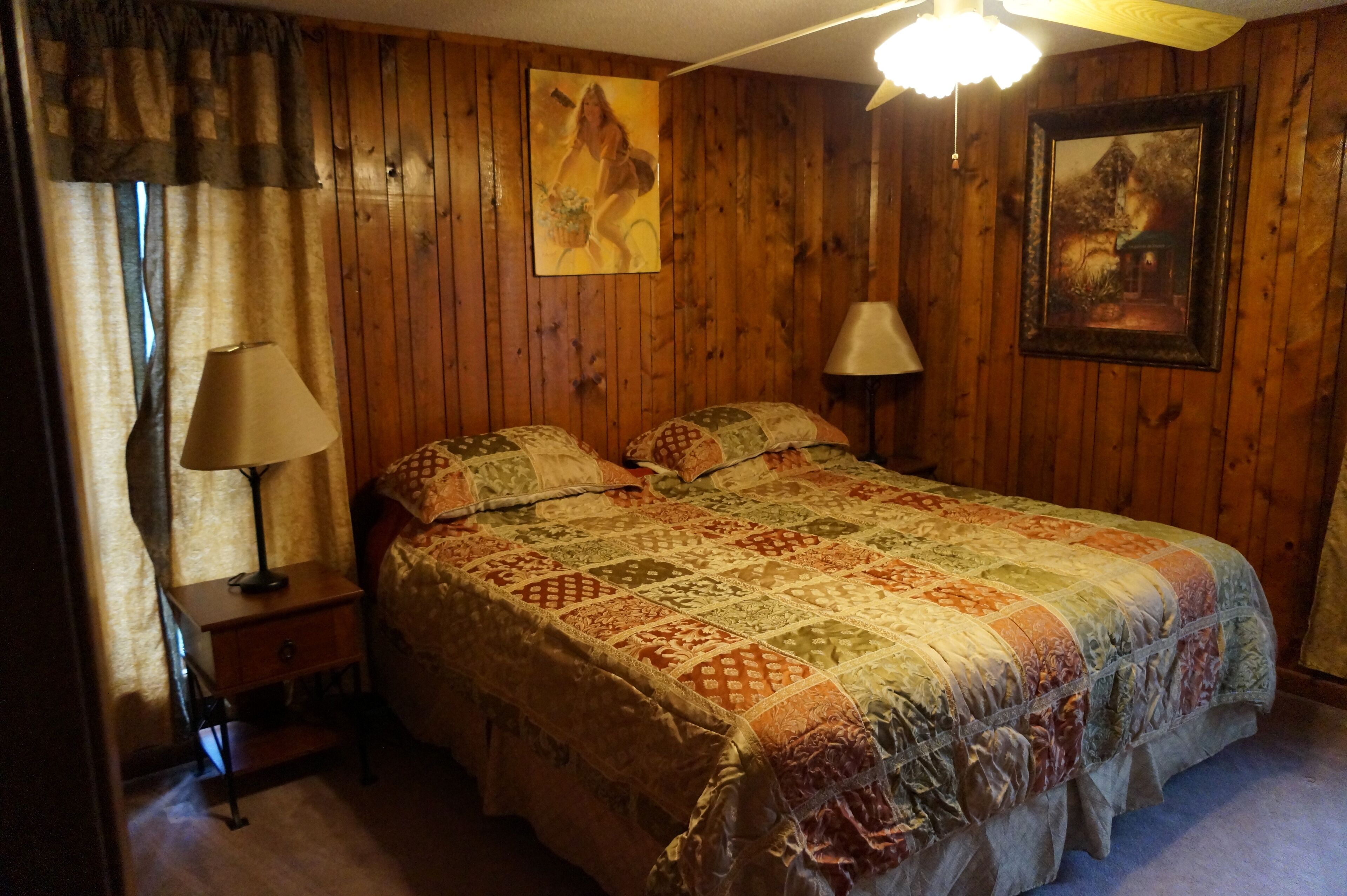 Huge comfortable Creekside Home with Pool Close to Everything, renovated