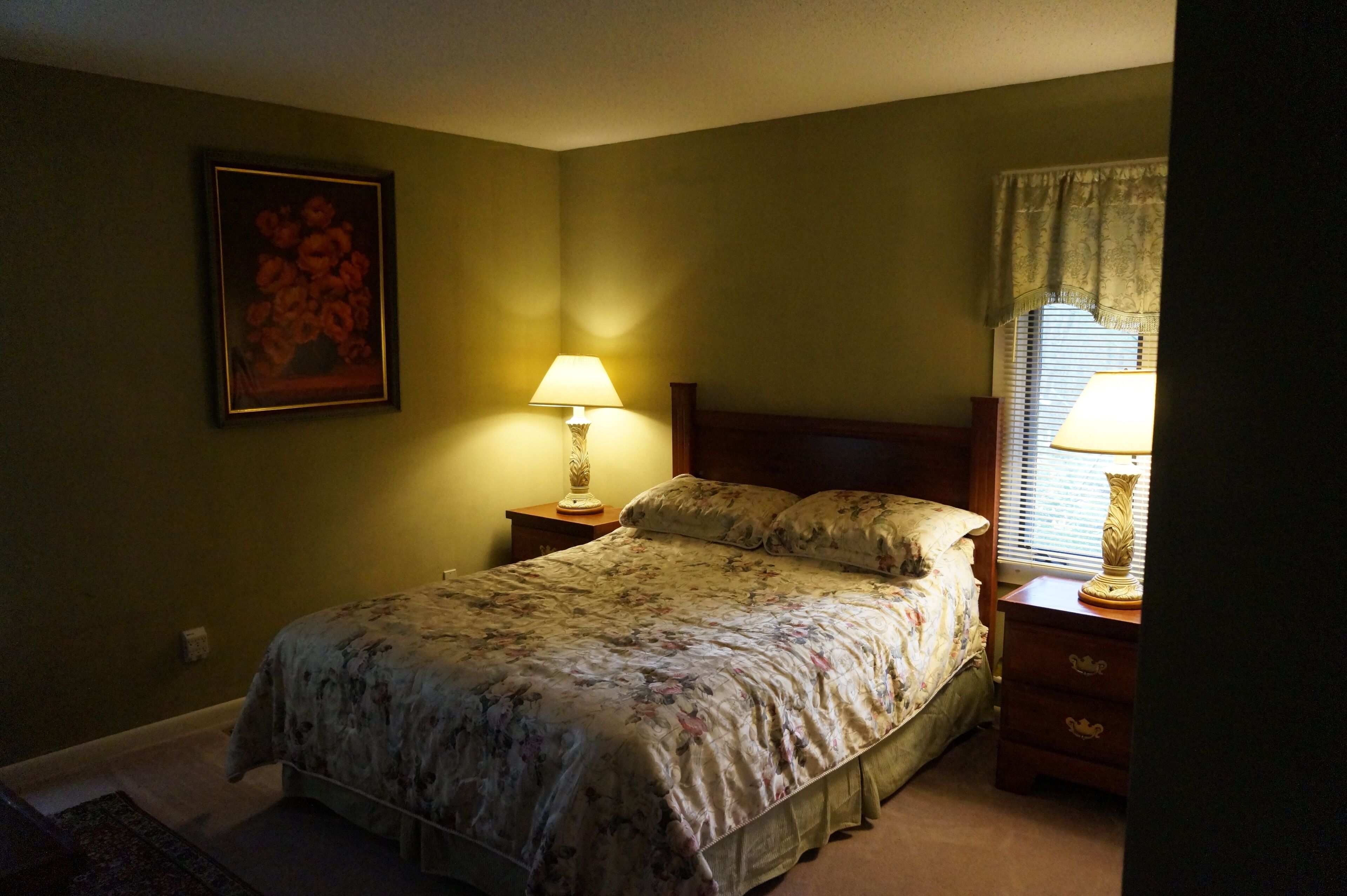 Huge comfortable Creekside Home with Pool Close to Everything, renovated