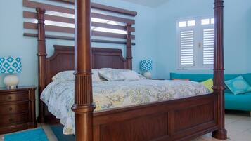 4 bedrooms, iron/ironing board, free WiFi, bed sheets