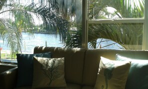 Interior - COZY APARTMENT OVER THE INTRACOASTAL CANAL, ONE BLOCK TO THE BEACH, WATER VIEWS (Pompano Beach)
