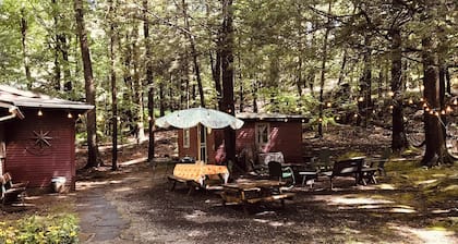 Charming Cabin Lake Rights, Private Dock 3 bedroom, 2 bath. Sleeps 7.