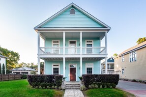 Exterior - Historic Downtown Bayfront New Home - Mins to Beach, Walk Downtown, Pool, Bikes (Pensacola)