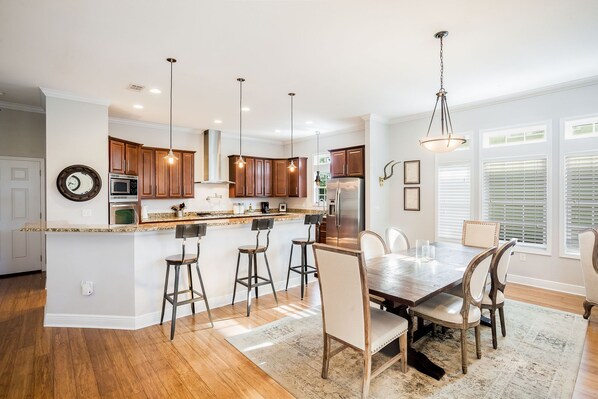 Dining - Historic Downtown Bayfront New Home - Mins to Beach, Walk Downtown, Pool, Bikes (Pensacola)