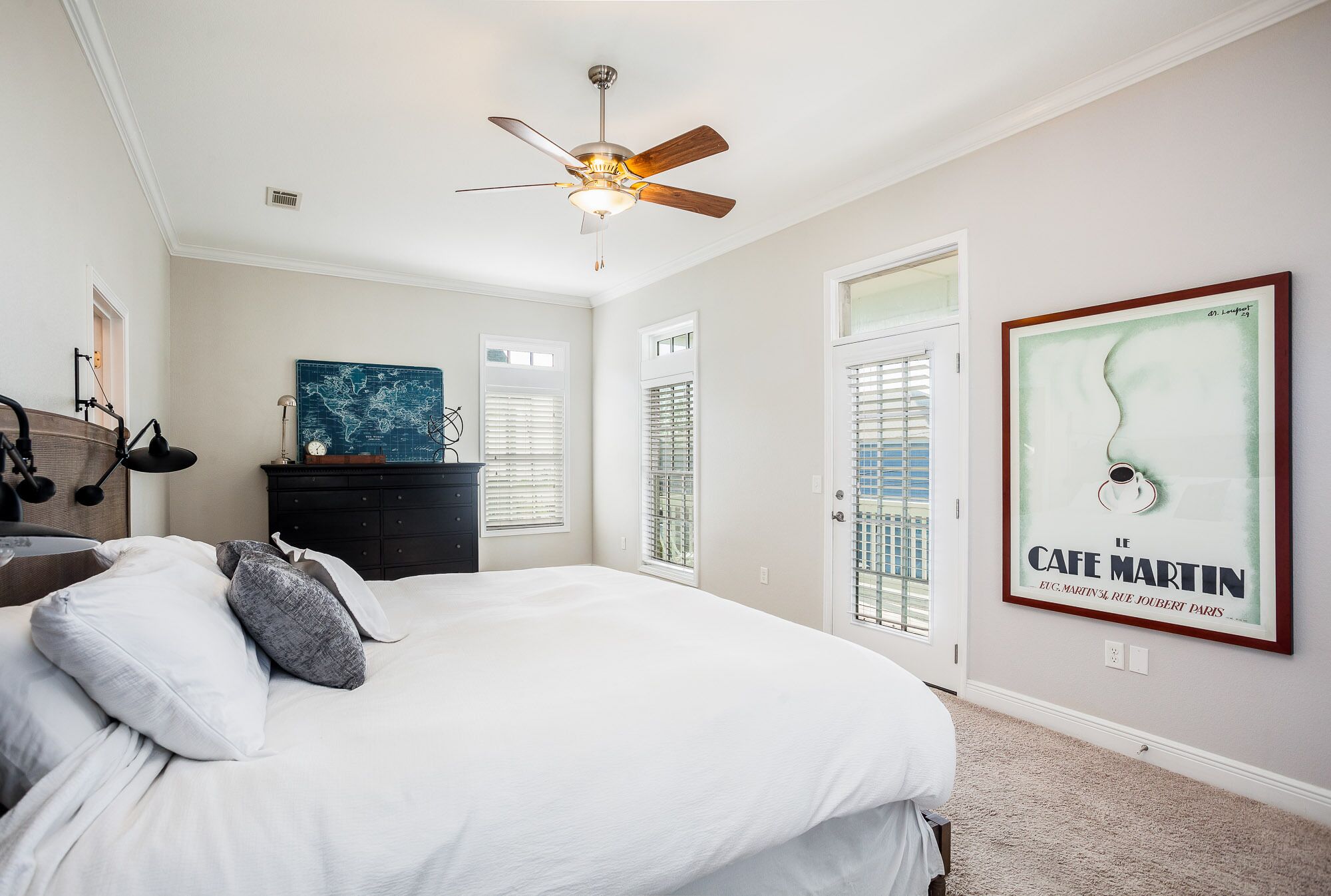 3 bedrooms, desk, iron/ironing board, travel cot