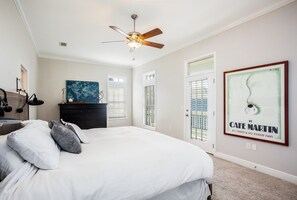 3 多间卧室、办公桌、熨斗/熨衣板、旅行婴儿床