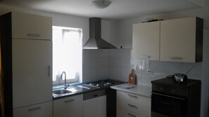 Fridge, stovetop, dishwasher, coffee/tea maker