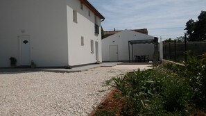Terrace/patio - Rural pool house in quiet area (Medulin)