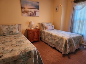 2 habitaciones, tabla de planchar con plancha, wifi y ropa de cama 