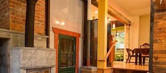 La Casa Reciclado - Walk Downtown