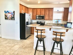 Refrigerador, microondas, horno, placa de cocina