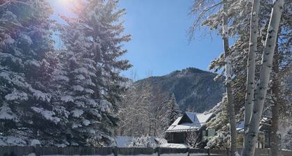 MODERN Monet Blue Aspen Victorian Whole House In Town, with Private Hot Tub!